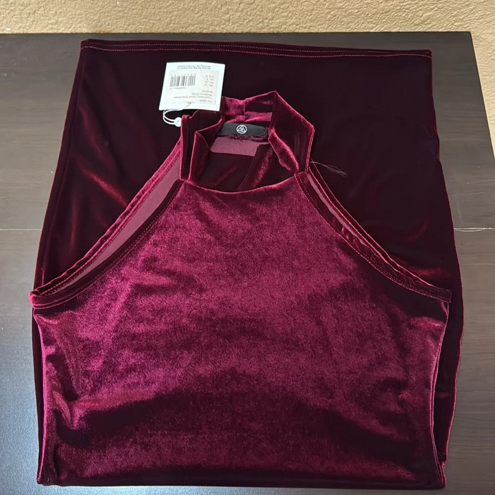 Missguided - Velvet Halterneck Bodycon Dress Burgundy. 6 - Picture 2 of 8